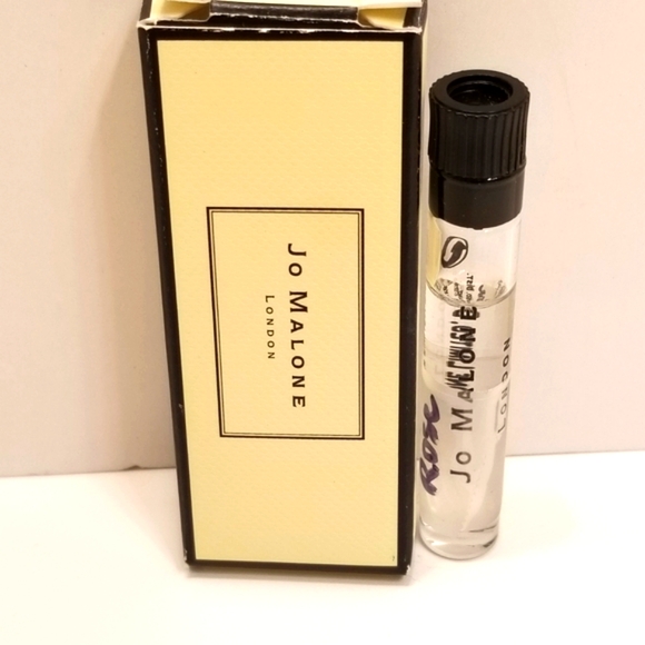 ✅1 Jo Malone Red Roses 0.05/1.5 ml NON-Spray sample/travel - Picture 1 of 5